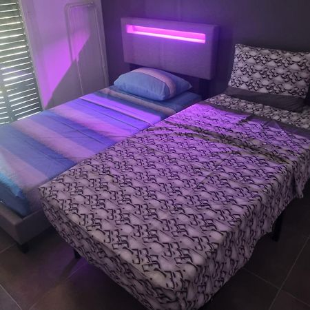 Chambre Privative Renove 2024, Climatisation, Tramway Sur Place , 12 Min Centre, 16 Min Plage, Apercu Lateral Mer, 2 Wc Avec 2 Salle De Bain, Private Room Renovated 2024, Air-Conditioned , Tram On Spot, 2 Toilets And 2 Bathrooms Nizza Esterno foto