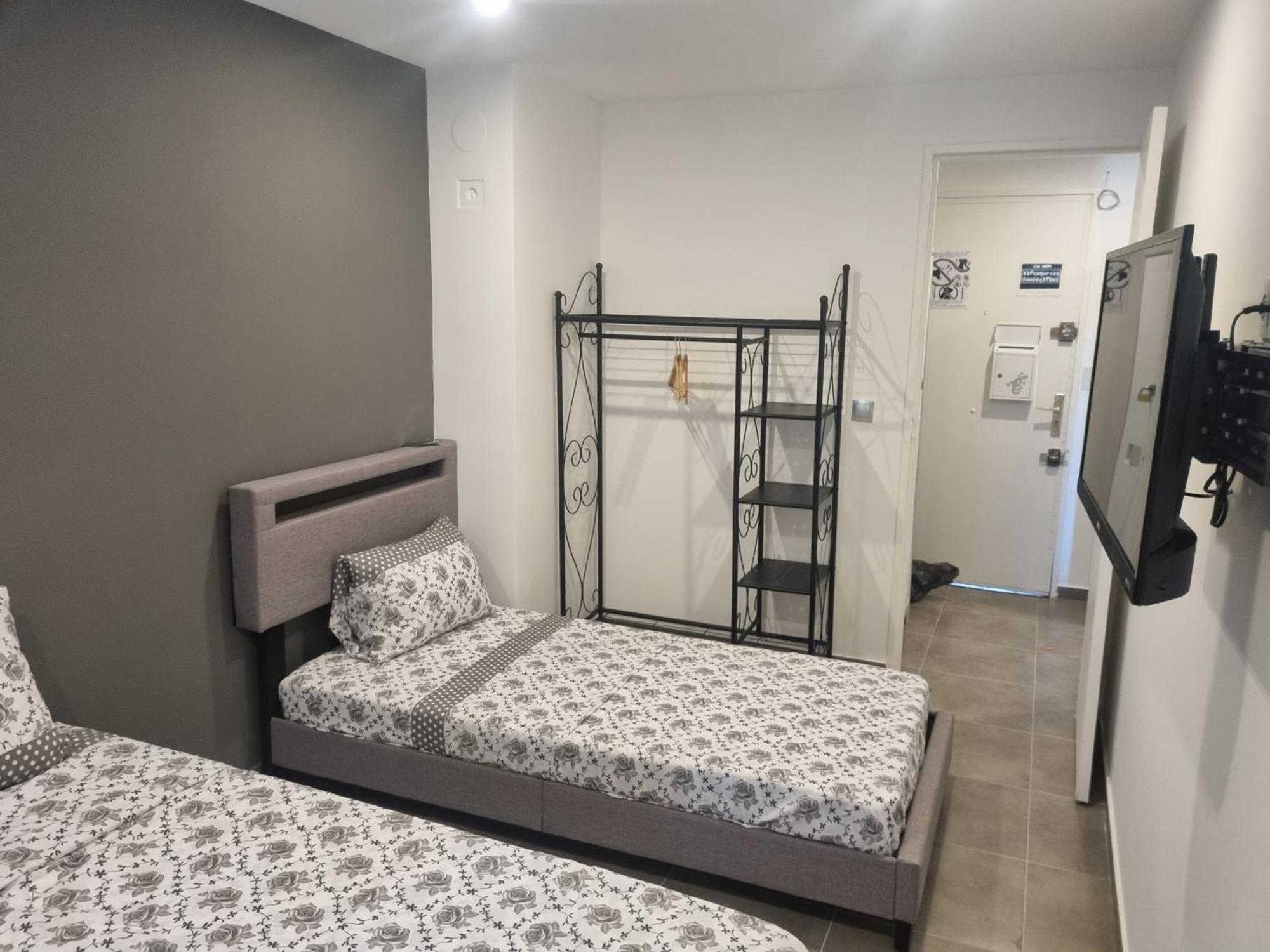 Chambre Privative Renove 2024, Climatisation, Tramway Sur Place , 12 Min Centre, 16 Min Plage, Apercu Lateral Mer, 2 Wc Avec 2 Salle De Bain, Private Room Renovated 2024, Air-Conditioned , Tram On Spot, 2 Toilets And 2 Bathrooms Nizza Esterno foto